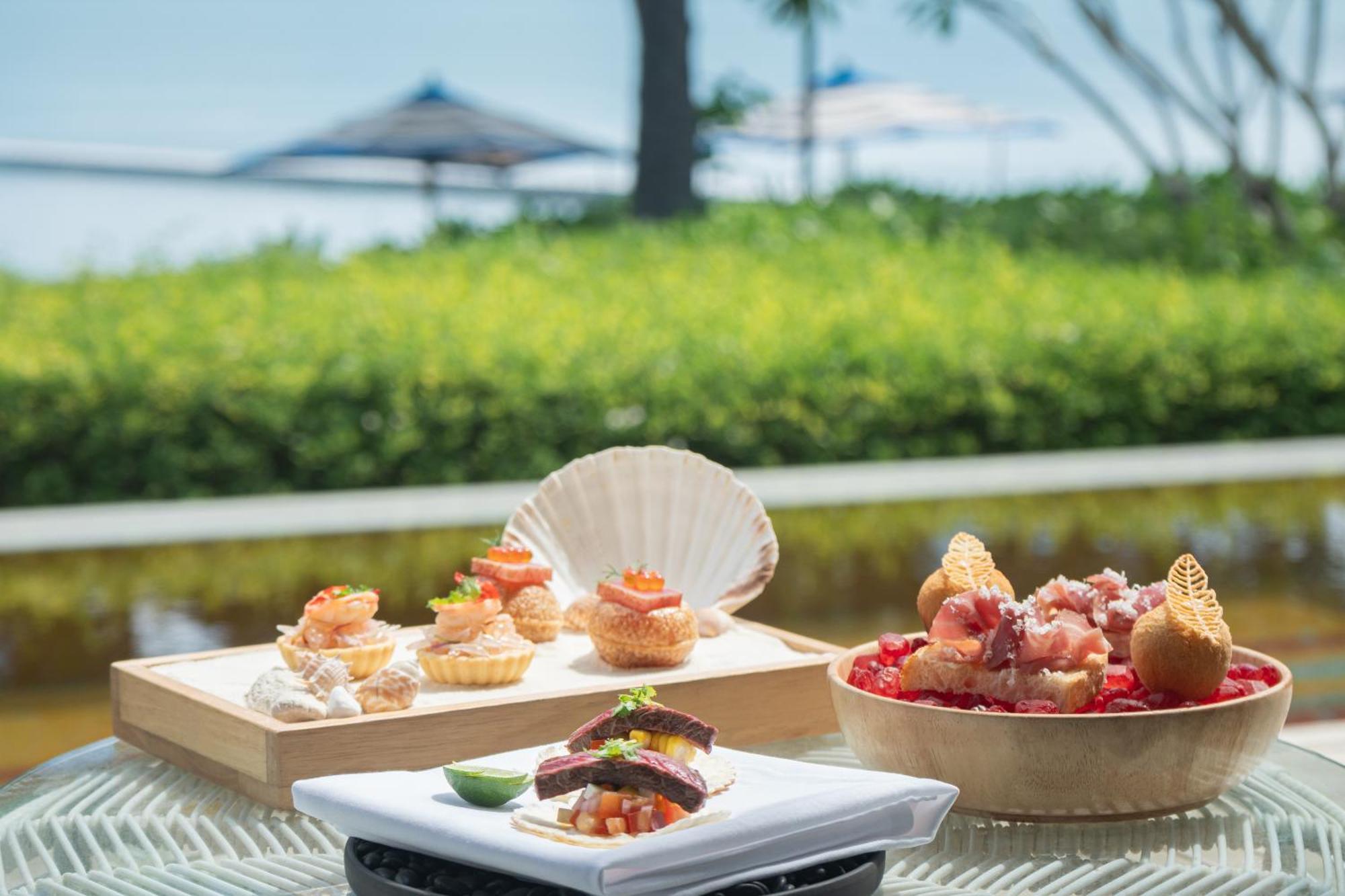 Hyatt Regency Koh Samui Hotel Csaveng-part Kültér fotó A selection of tapas